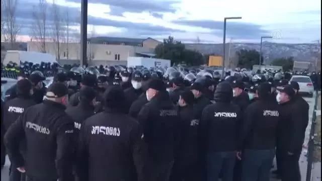 Son dakika haber... Gürcistan'da ana muhalefet lideri, yüzlerce polisin katıldığı operasyonla gözaltına alındı (2) Son dakika haber... Gürcistan'da ana muhalefet lideri, yüzlerce polisin katıldığı operasyonla gözaltına alındı (2)