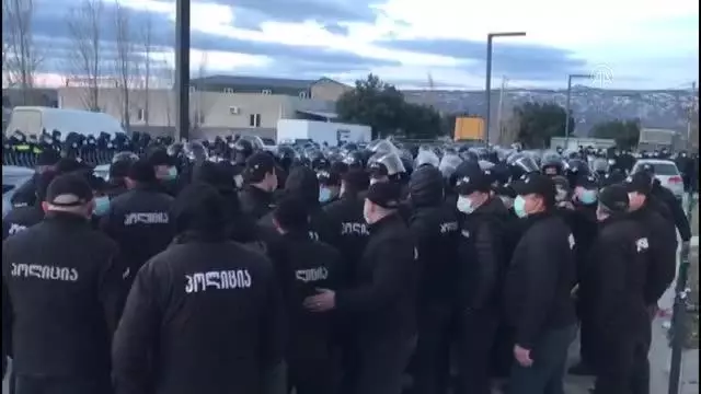 Son dakika haber... Gürcistan'da ana muhalefet lideri, yüzlerce polisin katıldığı operasyonla gözaltına alındı (2) Son dakika haber... Gürcistan'da ana muhalefet lideri, yüzlerce polisin katıldığı operasyonla gözaltına alındı (2)