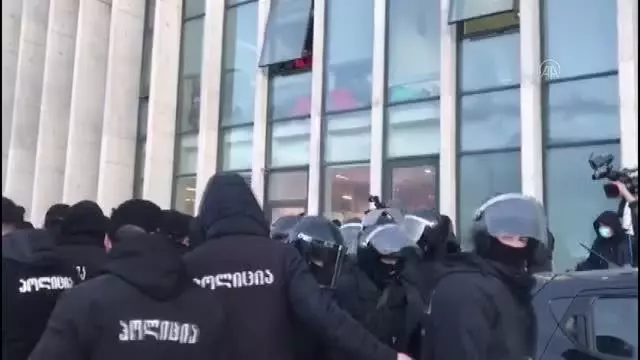 Son dakika haber... Gürcistan'da ana muhalefet lideri, yüzlerce polisin katıldığı operasyonla gözaltına alındı (2) Son dakika haber... Gürcistan'da ana muhalefet lideri, yüzlerce polisin katıldığı operasyonla gözaltına alındı (2)