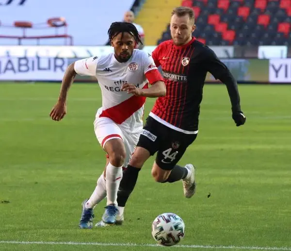 Antalyaspor'un maçlarında 2 ve daha az gol atılıyor Antalyaspor'un maçlarında 2 ve daha az gol atılıyor