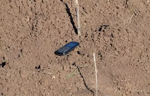Aradıkları telefon olay yerinde çalınca babalarının öldüğünü anladılar