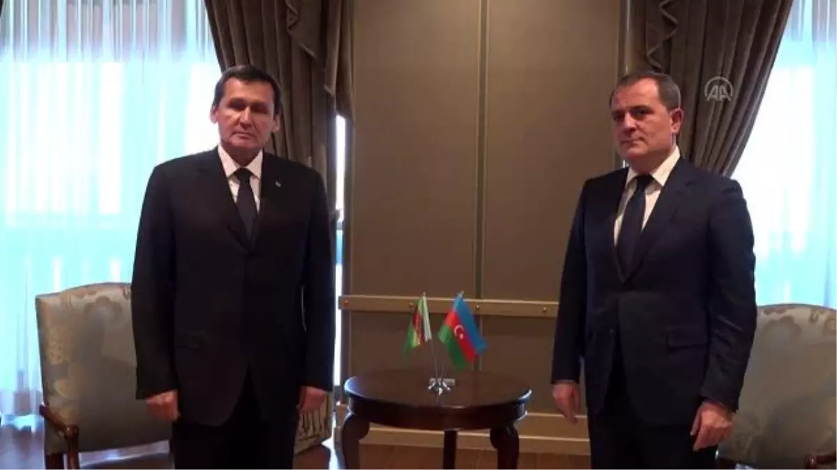 Azerbaycan Dışişleri Bakanı Bayramov, Türkmenistan Dışişleri Bakanı Meredow ile bir araya geldi