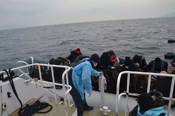 Balıkesir'de 31 kaçak göçmen kurtarıldı Balıkesir'de 31 kaçak göçmen kurtarıldı