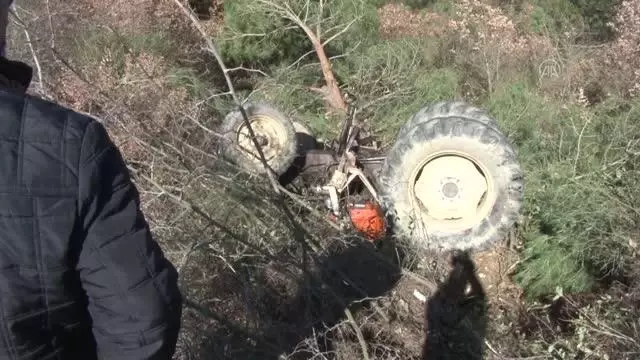 Son dakika gündem: BALIKESİR - Devrilen traktördeki 2 kişi hayatını kaybetti