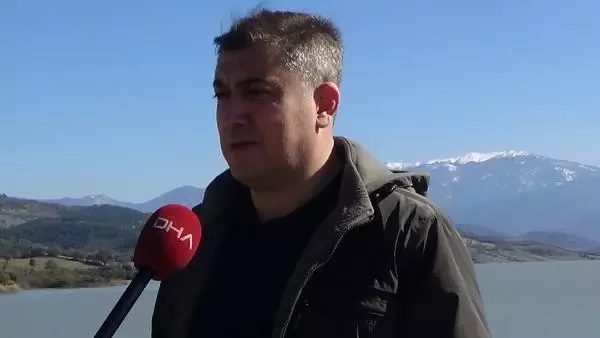 Bayramiç Barajı havasındaki atıkları üreticiler temizliyor