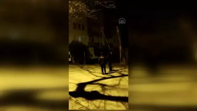 Son dakika haberleri! Bekçilerin bayrak hassasiyeti kameraya yansıdı Son dakika haberleri! Bekçilerin bayrak hassasiyeti kameraya yansıdı