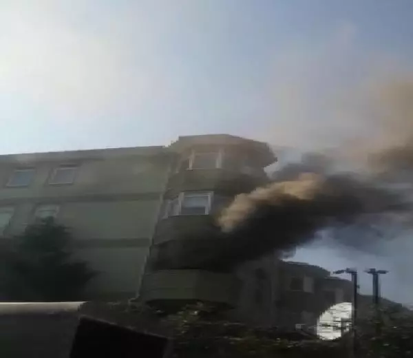 (Beylikdüzü'nde Şarkıcı Çılgın Sedat'ın evinde yangın
