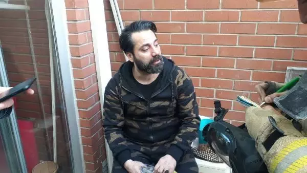 Şarkıcı Çılgın Sedat'ın evinde yangın çıktı Şarkıcı Çılgın Sedat'ın evinde yangın çıktı