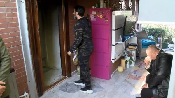 (Beylikdüzü'nde Şarkıcı Çılgın Sedat'ın evinde yangın