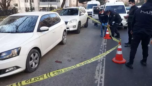Beylikdüzü'nde sokak ortasında silahlı saldırı kamerada Beylikdüzü'nde sokak ortasında silahlı saldırı kamerada
