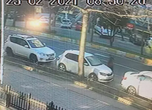 Beylikdüzü'nde sokak ortasında silahlı saldırı kamerada Beylikdüzü'nde sokak ortasında silahlı saldırı kamerada