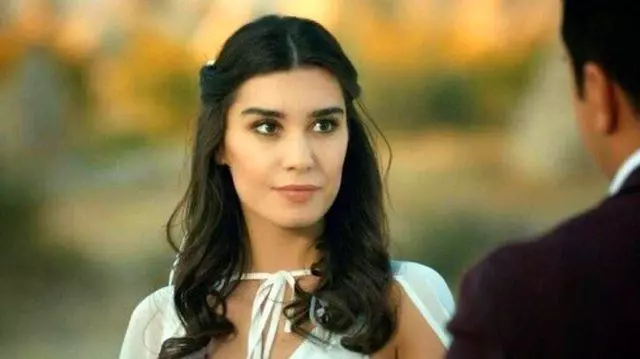 Burcu Kıratlı kimdir? Burcu Kıratlı kaç yaşında, nereli? Burcu Kıratlı dizileri! Sinan Akçıl- Burcu Kıratlı! Burcu Kıratlı kimdir? Burcu Kıratlı kaç yaşında, nereli? Burcu Kıratlı dizileri! Sinan Akçıl- Burcu Kıratlı!