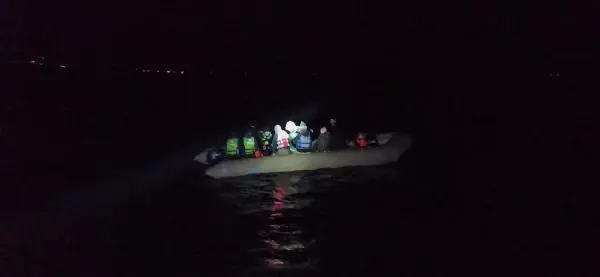 Çanakkale'de 51 kaçak göçmen kurtarıldı Çanakkale'de 51 kaçak göçmen kurtarıldı