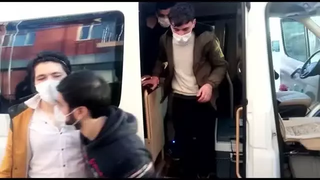 ÇANAKKALE - Ezine'de durdurulan minibüste 17 sığınmacı tespit edildi ÇANAKKALE - Ezine'de durdurulan minibüste 17 sığınmacı tespit edildi