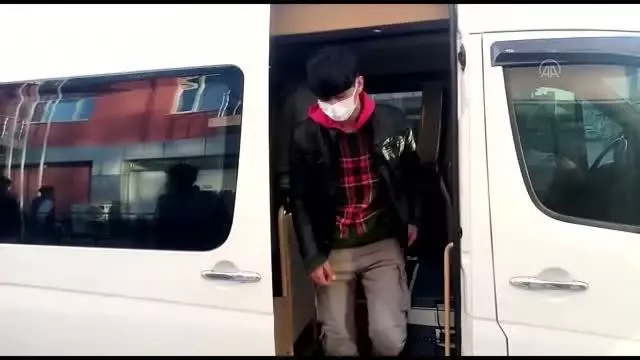 ÇANAKKALE - Ezine'de durdurulan minibüste 17 sığınmacı tespit edildi ÇANAKKALE - Ezine'de durdurulan minibüste 17 sığınmacı tespit edildi