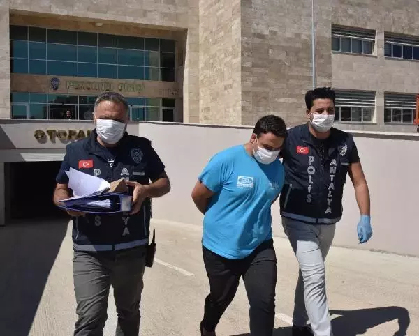 Cezayirli iş insanını öldüren 2 sanığın ömür boyu hapsi istendi Cezayirli iş insanını öldüren 2 sanığın ömür boyu hapsi istendi