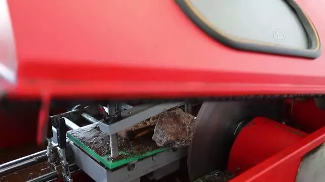 Çubuk'ta Agat taşı işlemeciliği sürüyor Çubuk'ta Agat taşı işlemeciliği sürüyor