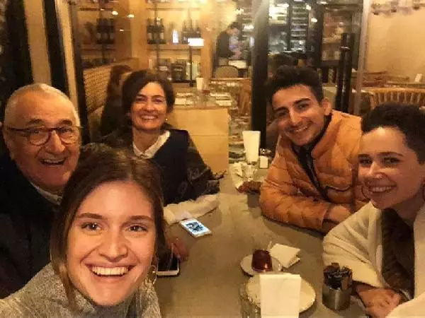 Cüceloğlu'nun ailesinden sahte hesapla dolandırıcılık yapanlara karşı uyarı Cüceloğlu'nun ailesinden sahte hesapla dolandırıcılık yapanlara karşı uyarı