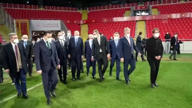 Son dakika haberi | Cumhurbaşkanı Erdoğan,Gürsel Aksel Stadı'nda incelemelerde bulundu Son dakika haberi | Cumhurbaşkanı Erdoğan,Gürsel Aksel Stadı'nda incelemelerde bulundu