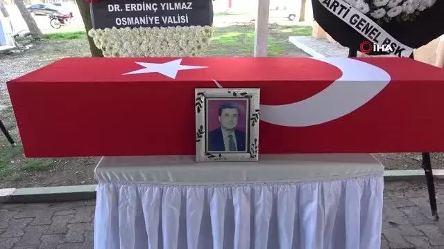 Eski Devlet Bakanı Ahmet Şanal toprağa verildi Eski Devlet Bakanı Ahmet Şanal toprağa verildi