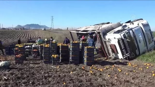 Devrilen kamyonun sürücüsü yaralandı Devrilen kamyonun sürücüsü yaralandı