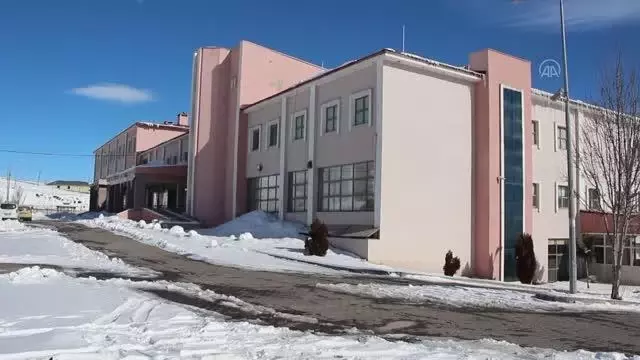 Son dakika haberleri! Diyarbakırlı iki usta sağlık çalışanlarına destek için Karlıova Devlet Hastanesini ücretsiz boyadı Son dakika haberleri! Diyarbakırlı iki usta sağlık çalışanlarına destek için Karlıova Devlet Hastanesini ücretsiz boyadı