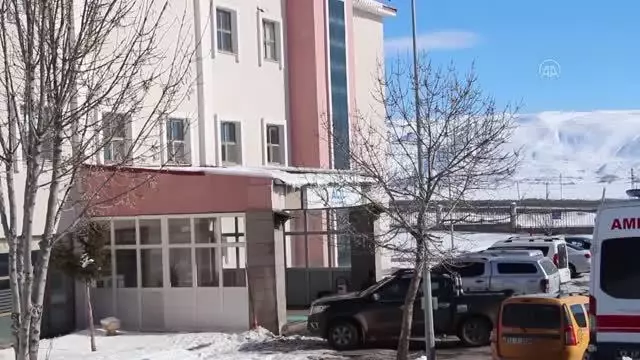 Son dakika haberleri! Diyarbakırlı iki usta sağlık çalışanlarına destek için Karlıova Devlet Hastanesini ücretsiz boyadı Son dakika haberleri! Diyarbakırlı iki usta sağlık çalışanlarına destek için Karlıova Devlet Hastanesini ücretsiz boyadı