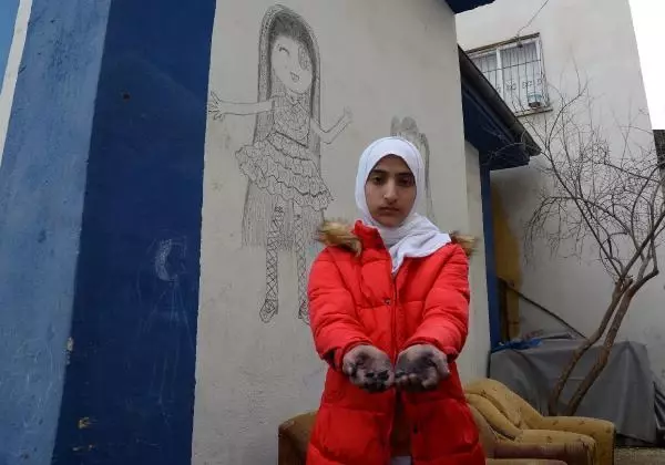 Duvara kömürle resim çizen Cudi'nin en büyük hayali ressam olmak Duvara kömürle resim çizen Cudi'nin en büyük hayali ressam olmak
