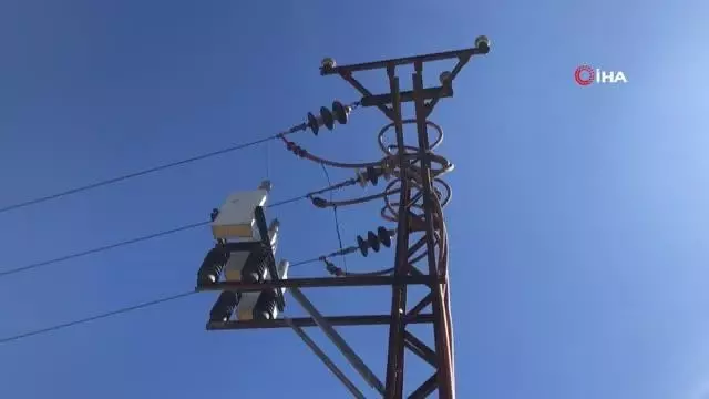 Elektrik trafosuna temas eden 17 yaşındaki genç hayatını kaybetti Elektrik trafosuna temas eden 17 yaşındaki genç hayatını kaybetti