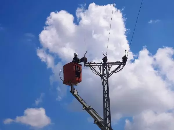 ENERJİ VERİMLİLİĞİ İÇİN ÖNEMLİ PROJE... 222 BİN TRAFO İNCELENİYOR, HEDEF YÜZDE 50 ENERJİ TASARRUFU ENERJİ VERİMLİLİĞİ İÇİN ÖNEMLİ PROJE... 222 BİN TRAFO İNCELENİYOR, HEDEF YÜZDE 50 ENERJİ TASARRUFU