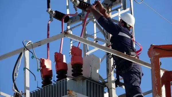 ENERJİ VERİMLİLİĞİ İÇİN ÖNEMLİ PROJE... 222 BİN TRAFO İNCELENİYOR, HEDEF YÜZDE 50 ENERJİ TASARRUFU ENERJİ VERİMLİLİĞİ İÇİN ÖNEMLİ PROJE... 222 BİN TRAFO İNCELENİYOR, HEDEF YÜZDE 50 ENERJİ TASARRUFU