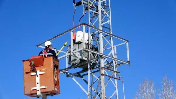 ENERJİ VERİMLİLİĞİ İÇİN ÖNEMLİ PROJE... 222 BİN TRAFO İNCELENİYOR, HEDEF YÜZDE 50 ENERJİ TASARRUFU ENERJİ VERİMLİLİĞİ İÇİN ÖNEMLİ PROJE... 222 BİN TRAFO İNCELENİYOR, HEDEF YÜZDE 50 ENERJİ TASARRUFU