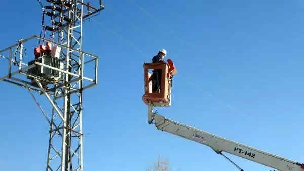 ENERJİ VERİMLİLİĞİ İÇİN ÖNEMLİ PROJE... 222 BİN TRAFO İNCELENİYOR, HEDEF YÜZDE 50 ENERJİ TASARRUFU ENERJİ VERİMLİLİĞİ İÇİN ÖNEMLİ PROJE... 222 BİN TRAFO İNCELENİYOR, HEDEF YÜZDE 50 ENERJİ TASARRUFU