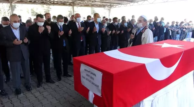 Eski Devlet Bakanı Ahmet Şanal toprağa verildi Eski Devlet Bakanı Ahmet Şanal toprağa verildi