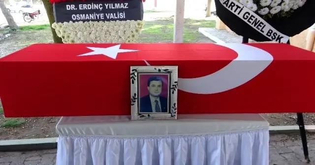 Eski Devlet Bakanı Ahmet Şanal toprağa verildi Eski Devlet Bakanı Ahmet Şanal toprağa verildi