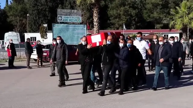 Eski Devlet Bakanı Ahmet Şanal toprağa verildi Eski Devlet Bakanı Ahmet Şanal toprağa verildi