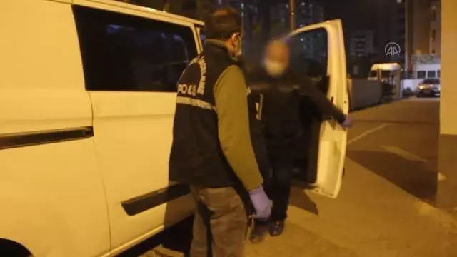 Ev arkadaşı tarafından bıçaklanan kadın ağır yaralandı