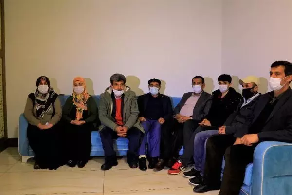 Son dakika haber | Evlat nöbetindeki aileden Kılıçdaroğlu'na tepki: Cumhurbaşkanına laf söyleyeceğine ailelerin yanında ol Son dakika haber | Evlat nöbetindeki aileden Kılıçdaroğlu'na tepki: Cumhurbaşkanına laf söyleyeceğine ailelerin yanında ol