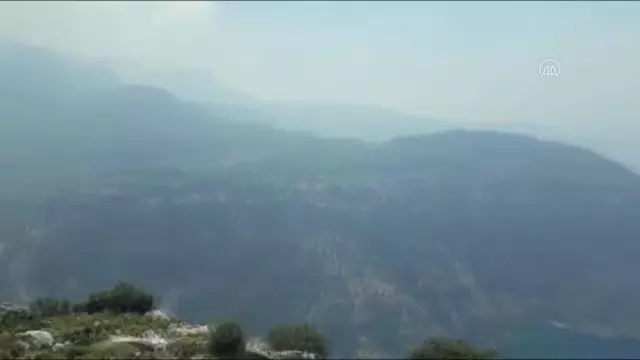 Fethiye'de uçuruma itildiği ileri sürülen hamile kadının kayalıklara inme anı ortaya çıktı Fethiye'de uçuruma itildiği ileri sürülen hamile kadının kayalıklara inme anı ortaya çıktı