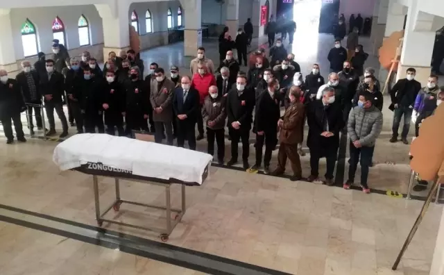 ZONGULDAK - AA Zonguldak muhabiri Ferdi Akıllı son yolculuğuna uğurlandı ZONGULDAK - AA Zonguldak muhabiri Ferdi Akıllı son yolculuğuna uğurlandı