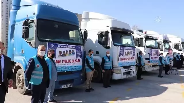 GAZİANTEP - Suriye'ye 5 tır insani yardım gönderildi GAZİANTEP - Suriye'ye 5 tır insani yardım gönderildi