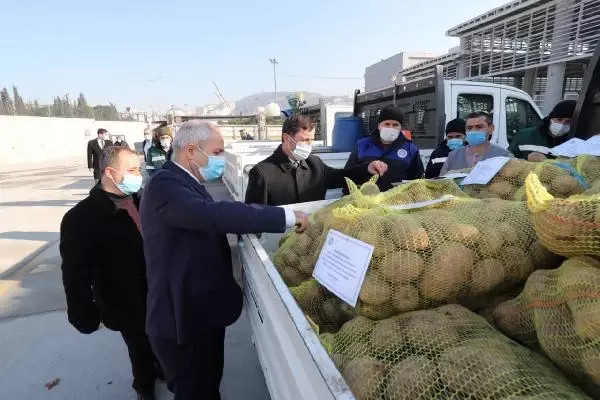 Gebze Belediyesi 25 ton patatesi dağıtmaya başladı Gebze Belediyesi 25 ton patatesi dağıtmaya başladı
