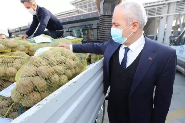 Gebze Belediyesi 25 ton patatesi dağıtmaya başladı Gebze Belediyesi 25 ton patatesi dağıtmaya başladı