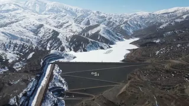 Göyne Sulama Barajı soğuk havanın etkisiyle dondu