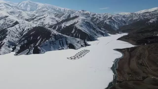 Göyne Sulama Barajı soğuk havanın etkisiyle dondu