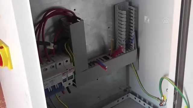 Güneş paneli çalınan çiftçiler tarlalarda nöbet tutuyor Güneş paneli çalınan çiftçiler tarlalarda nöbet tutuyor