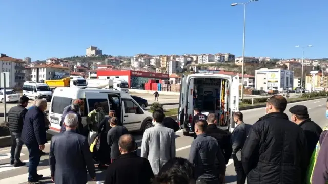 Yaya geçidinde ticari aracın çarptığı yaşlı kadın ağır yaralandı Yaya geçidinde ticari aracın çarptığı yaşlı kadın ağır yaralandı