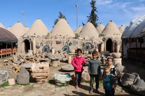 Harran'ın konik kubbeli evleri, özelliğiyle dikkat çekiyor Harran'ın konik kubbeli evleri, özelliğiyle dikkat çekiyor