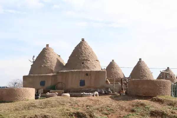 Harran'ın konik kubbeli evleri, özelliğiyle dikkat çekiyor Harran'ın konik kubbeli evleri, özelliğiyle dikkat çekiyor