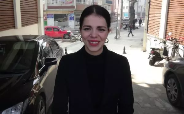 Hiç görmediği ve varisi olduğu tarihi kaleyi gezmek istiyor Hiç görmediği ve varisi olduğu tarihi kaleyi gezmek istiyor